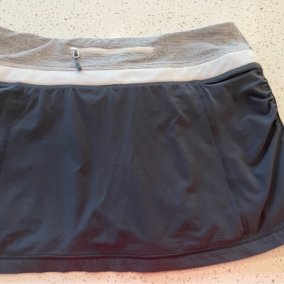 Lululemon Run Enegy Skirt/ Short Size 4 . - Picture 8 of 11